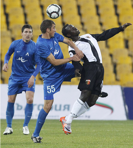 Левски остана без половината си защита за мача в Севлиево