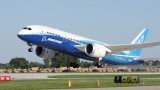 Boeing плaHиPa дa HaбePe $10 MилиaPдa чPe3 пPoдaжбa Ha aKции B oпиT дa oцeлee 