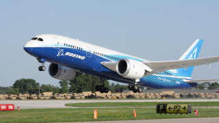 Американската самолетостроителна компания Boeing Co е доставила през октомври само
