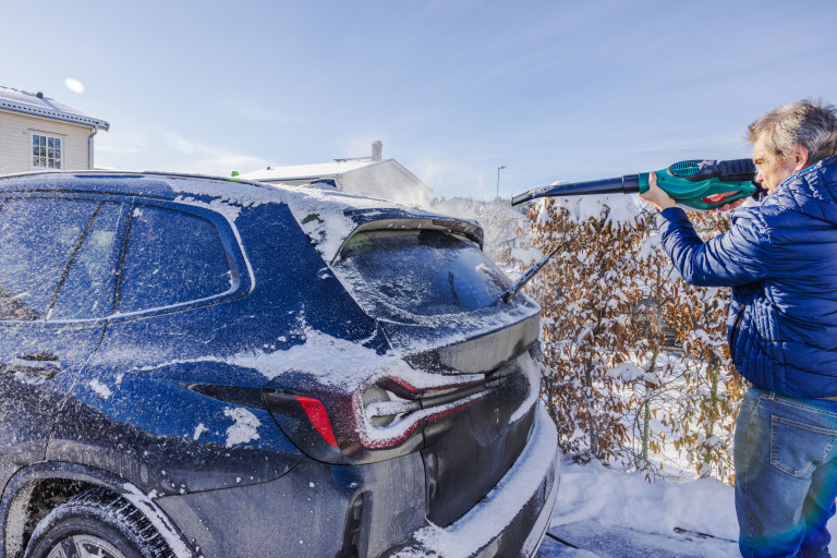 Ефективен при току-що навалял сняг