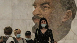 Московската метростанция Киевски е украсена със сложни стенописи показващи как