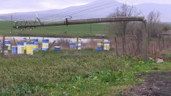 Обстановката в страната остава усложнена заради сняг, дъжд и силен вятър 