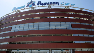 Пак събират бюлетините от вота в София само в "Арена Армеец"