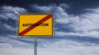 Броят на антисемитските инциденти под формата на нападения вандализъм и