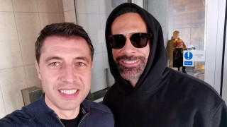 Легендарният защитник на Манчестър Юнайтед Рио Фърдинанд чака подарък от