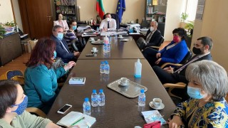 Министрите на здравеопазването и образованието и представители на Асоциация Родители