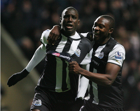 Демба Ба се зарече: Оставам в Нюкасъл