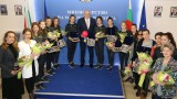 Министър Кралев награди момичетата от националния ни отбор по художествена гимнастика 