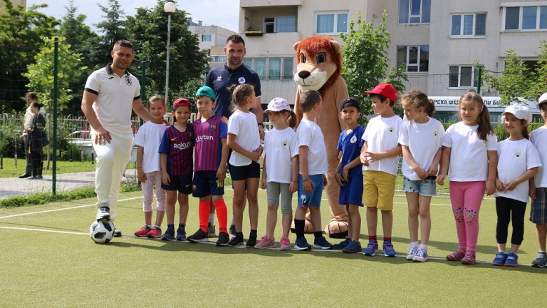 "Мисия спорт на любимите герои" донесе радостни емоции на над 200 малки приятели в столицата