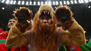 Сблъсъци избухнаха между футболни запалянковци и полицаи на парижкия булевард