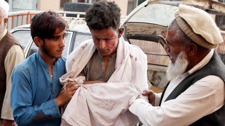 Бомба избухна в джамия в Афганистан, десетки загинали