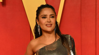 На 57 години Салма Хайек е все така в страхотна