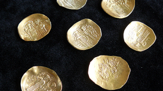 Овчаров откри златно съкровище във Велико Търново