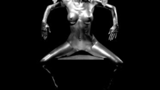 Аксиния и "дупе номер едно" в света заснеха провокативен календар