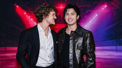 Звезди от гей романтичния сериал "Страстно съперничество" - носители на олимпийския огън