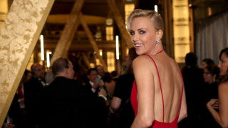 Чарлийз Терон играе напушена в новия си филм Гринго Актрисата