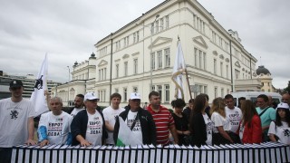 Над 200 000 души се обявяват против приемането на еврото