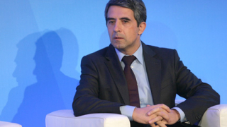 Да сме благодарни на кризата, тя ни помага, призова Плавнелиев