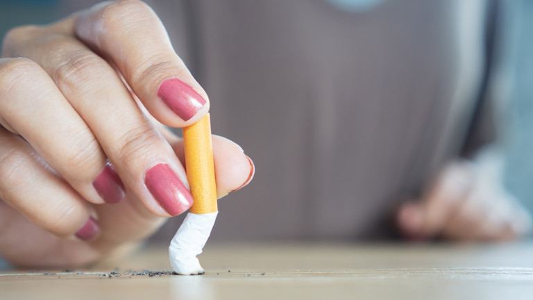 Нова Зеландия забранява цигарите на цяло поколение