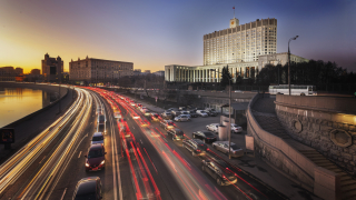 Президентът на Киргизстан Сооронбай Жеенбеков свали правителството след изненадващ вот