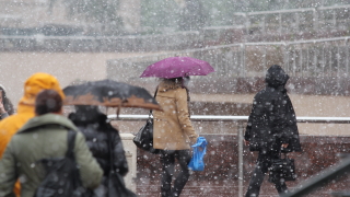 Цялата страна в оранжево и жълто заради валежи и силен вятър