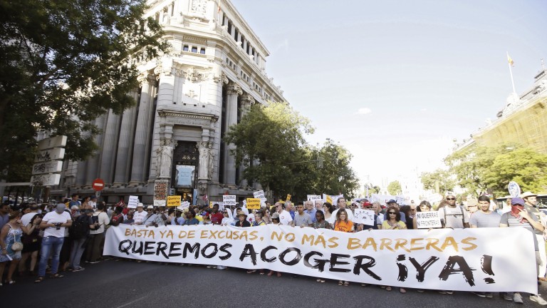 Хиляди на протест в защита на бежанците в Мадрид 