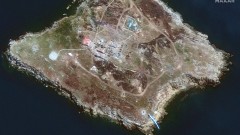 Русия нанесе въздушен удар по Змийския остров