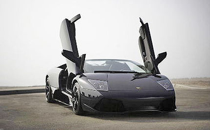 Сестрата на Версаче продаде неговото Lamborghini за 500 000 долара