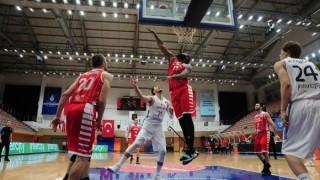 Лукойл Академик ще изиграе довечера втория си домакински мач от