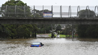 Стотици жилищни сгради бяха наводнени в и около най големия град