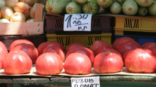 Зарзаватчии от пазара в Люлин "на нож" с данъчните 