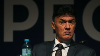 По процедура Борислав Михайлов бе освободен от поста президент на