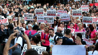 Хиляди босненци излязоха по улиците в понеделник за да настояват