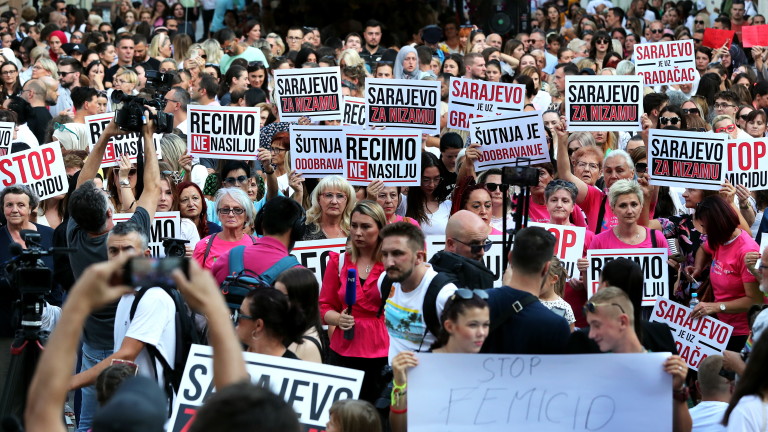 Хиляди босненци излязоха по улиците в понеделник, за да настояват