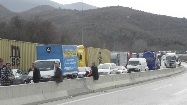 Всички сухопътни граници на България са блокирани, съобщиха от МВР.