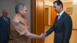 Руският военен министър се срещна с Асад, инспектира базата в Сирия