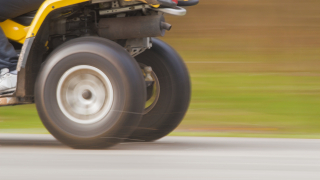 Младеж с АТВ блъсна петима души включително три деца в Слънчев