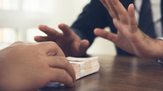 Софиянец е задържан в момент на предаване на подкуп в
