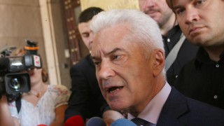 Сидеров поиска оставката на Каракачанов
