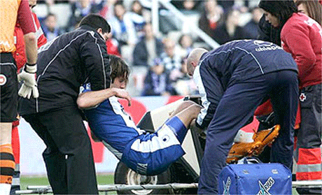 Играч на Еспаньол в болница с комоцио