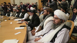 Талибаните в Афганистан забраниха на семейства и жени да влизат