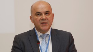 Бойко Борисов уволни социалния министър Бисер Петков, Корумпираните във властта без визи за САЩ