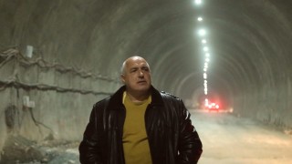 Премиерът Бойко Борисов инспектира строежа на тунел Железница на АМ
