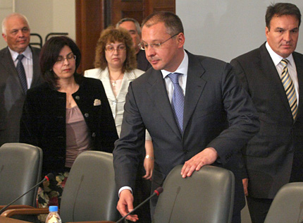 Здраво строене на пътища обеща Станишев