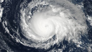Ураганът Ирма е толкова силен че прерасна в пета степен