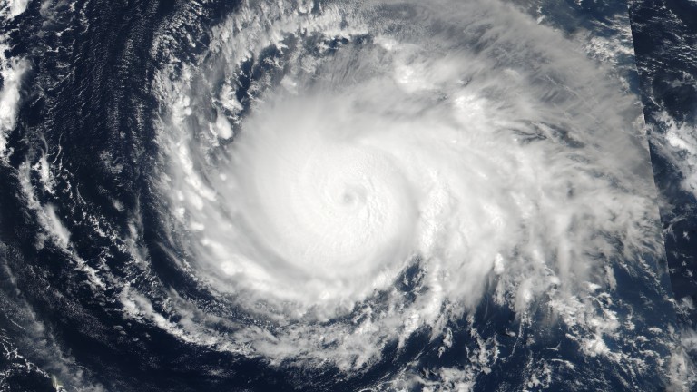 Тропическата буря Талим прерасна в тайфун по-рано в понеделник, като се