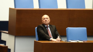 Разгорещени страсти съпътстваха обсъждането и гласуването на решението за закупуване