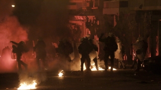 Безредици в Атина, полицията употреби сълзотворен газ
