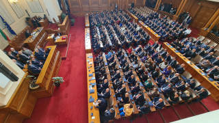 Служебният премиер Гълъб Донев призова директно парламента за работа и