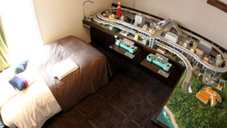 Уникална хотелска стая с влакчета в Токио